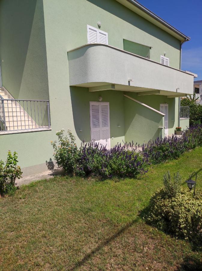 Apartment Valerija Kaštela Buitenkant foto