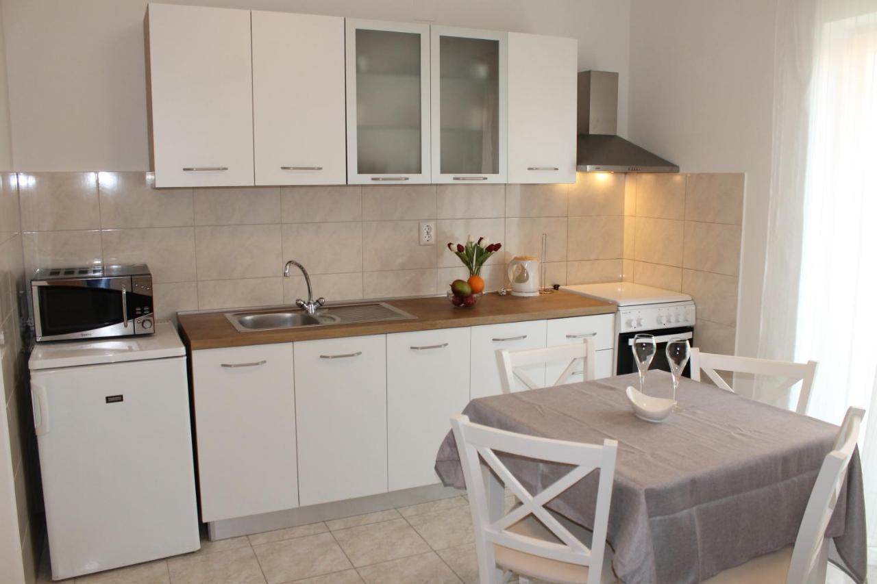 Apartment Valerija Kaštela Buitenkant foto