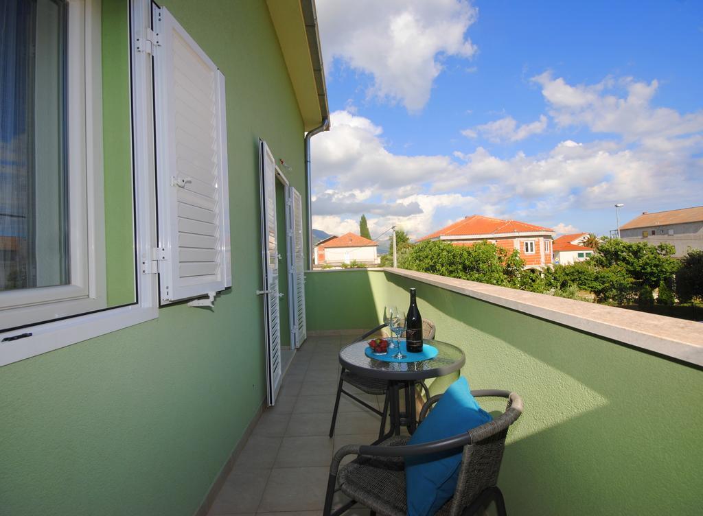 Apartment Valerija Kaštela Buitenkant foto