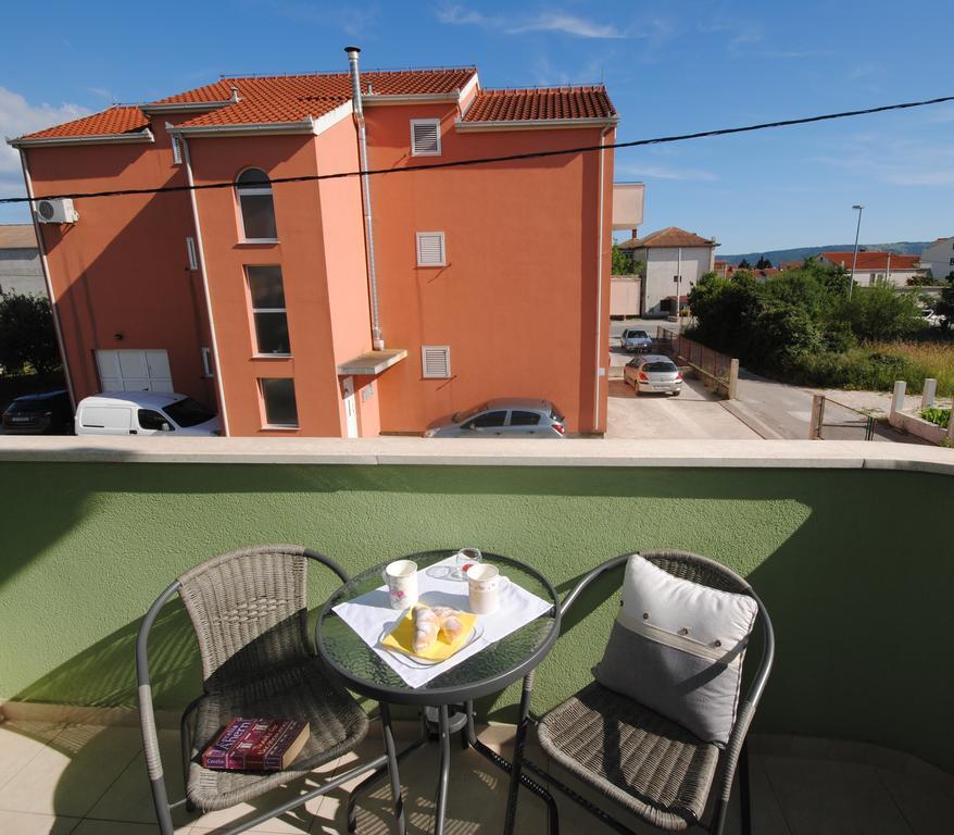 Apartment Valerija Kaštela Buitenkant foto