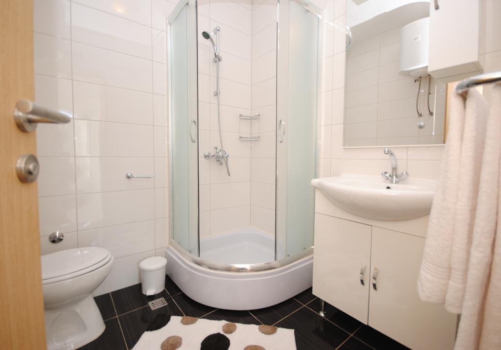 Apartment Valerija Kaštela Buitenkant foto
