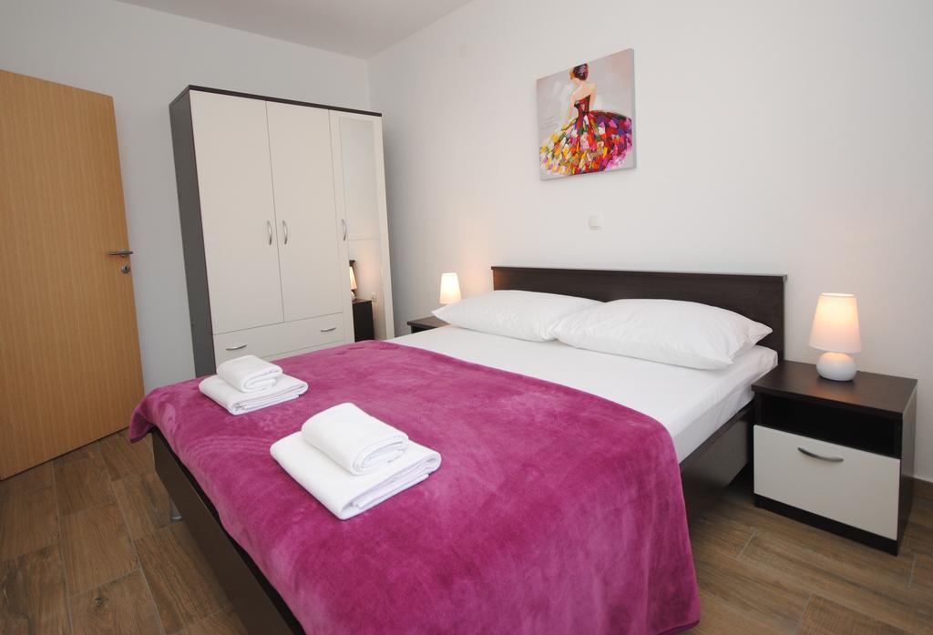 Apartment Valerija Kaštela Buitenkant foto